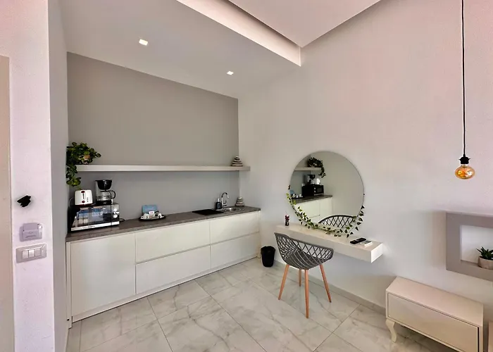 Sea Horizon Vsl & * Sarandë